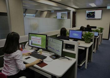 轰炸电话网页版